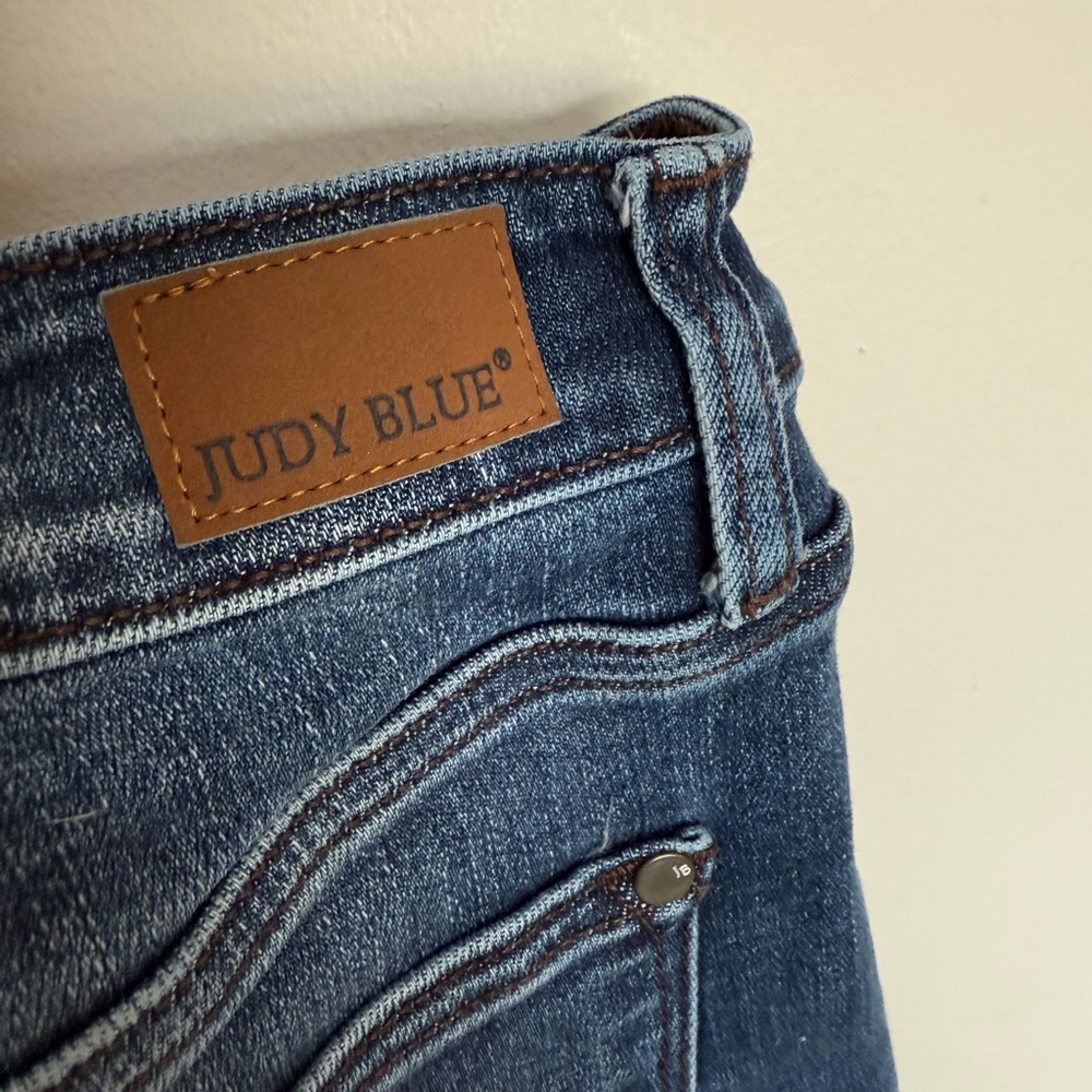 Judy Blue Miles City Mid Rise Cuffed Slim Fit Jeans 9/29 - Picture 4 of 8